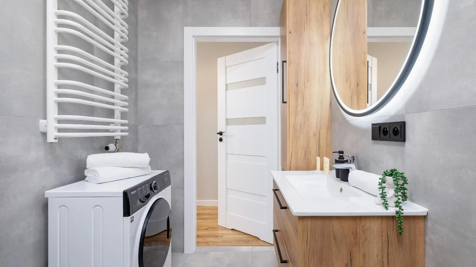 Kielkowskiego Modern & Comfy Apartment With Balcony Cracow By Noclegi Renters Krakow Poland